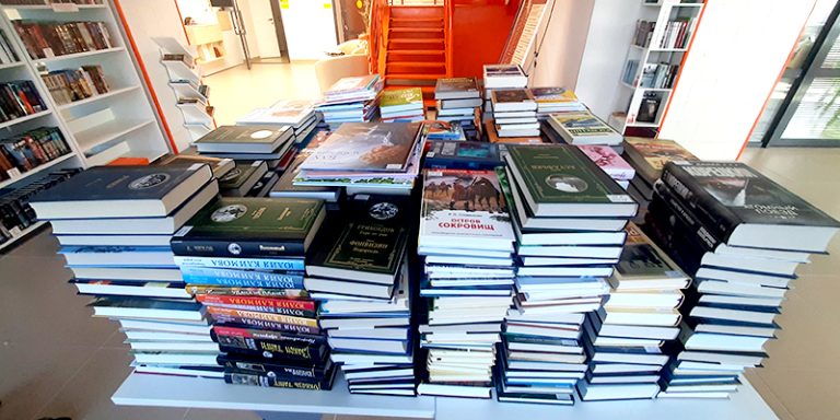 Книжный рай в Сысерти растет!
