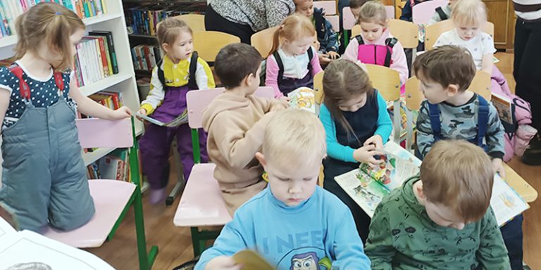 Непоседы в библиотеке