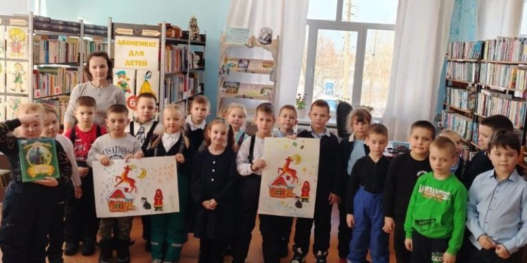 След копытца серебрится