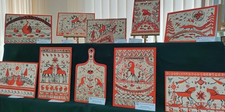 Мелодия линий: мезенская роспись