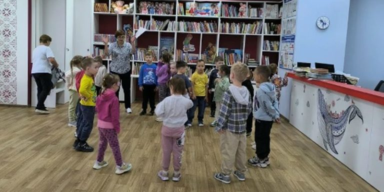 Теремок на дубу
