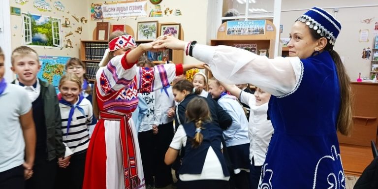 В дружбе народов